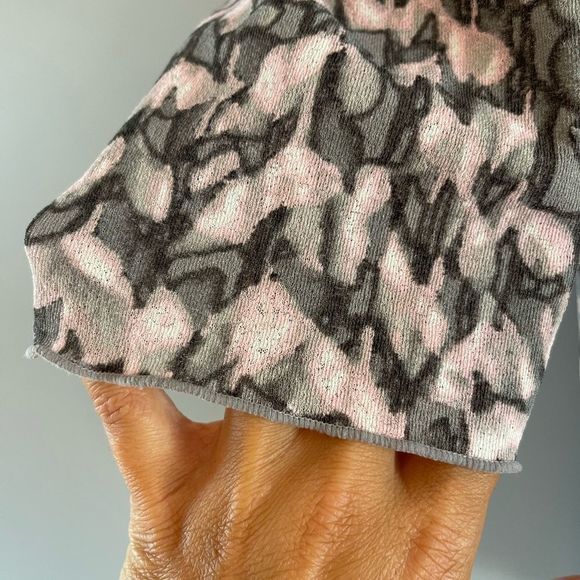 J.Jill Mesh Surplice Pink & Gray Marble Print Top || SZ Large - Picture 4 of 10